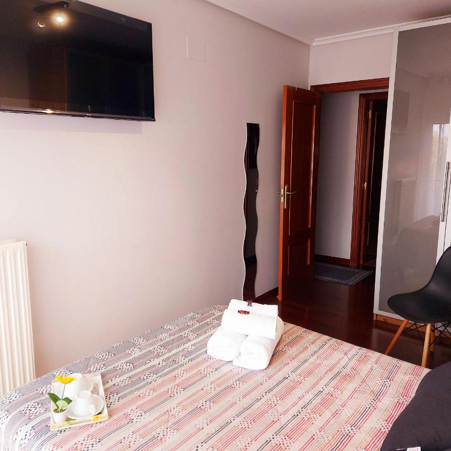 Soleado Piso Con Garaje Y Piscina A 8' Centro Apartment Castro Urdiales Ngoại thất bức ảnh